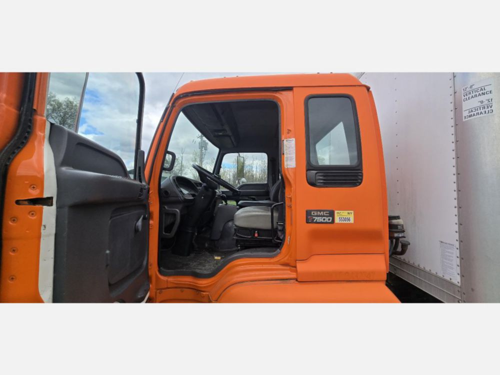 2007 GMC T-6500 Diesel 4x2 Box Truck