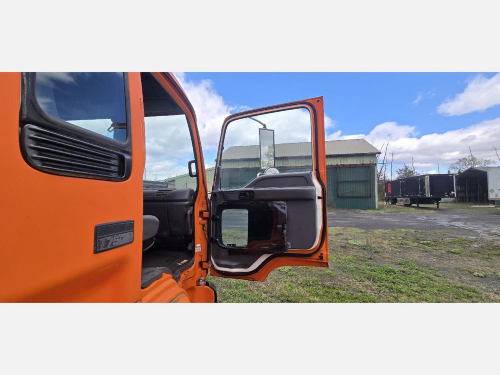 2007 GMC T-6500 Diesel 4x2 Box Truck