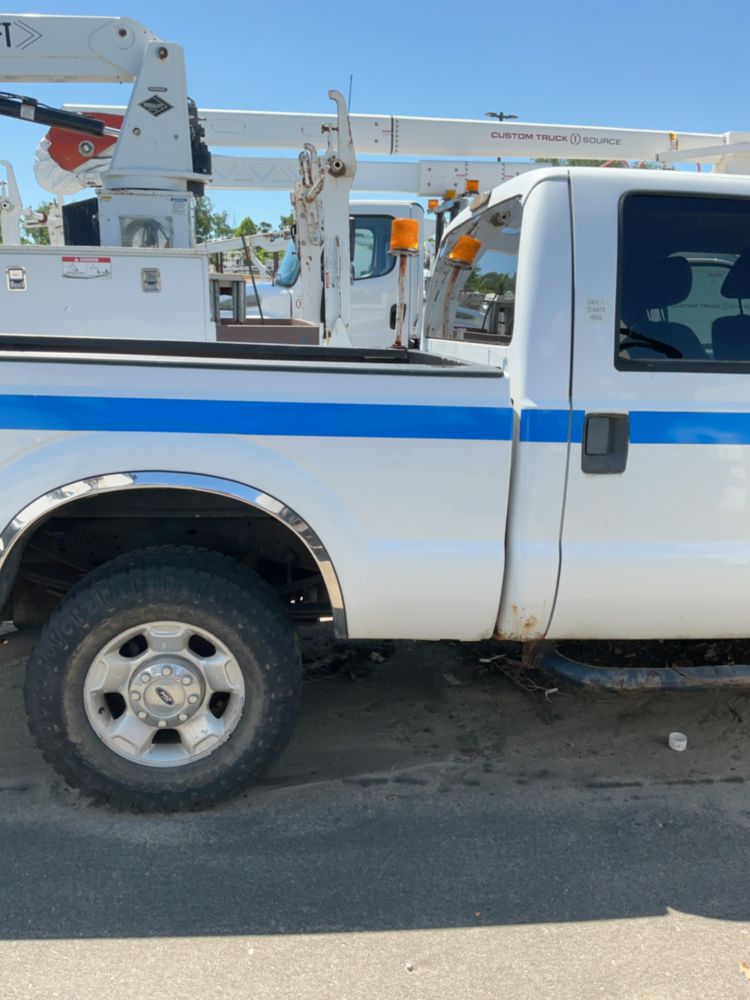 2011 Ford F-250 4x4 Crew Cab Pickup Truck