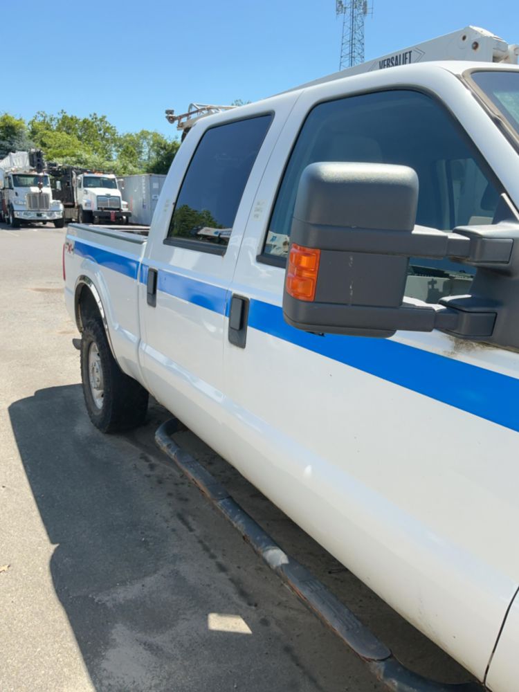2011 Ford F-250 4x4 Crew Cab Pickup Truck