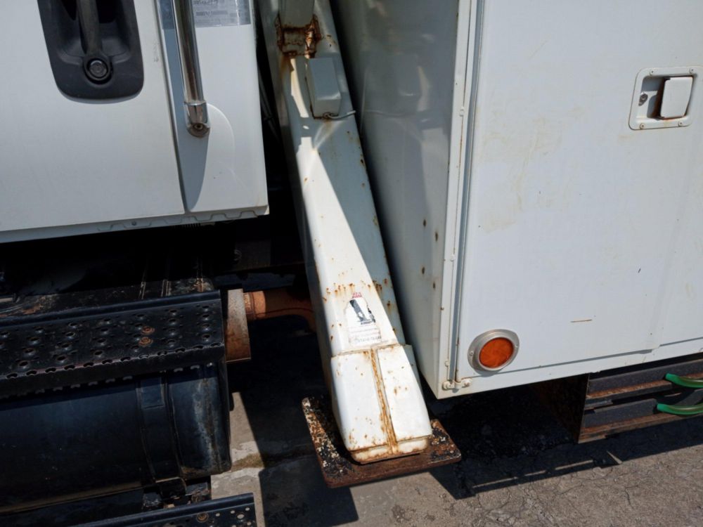 2006 Int'l 7400 4x4 Terex Commander 5045 Digger Derrick Truck