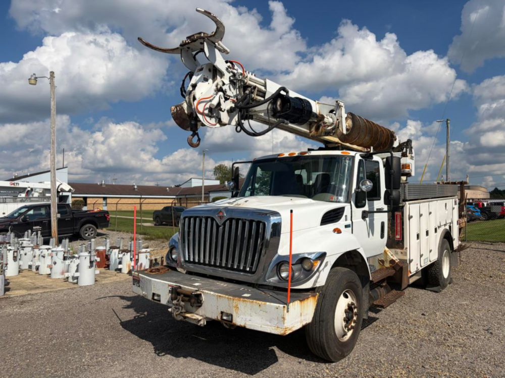 2012 Int'l 7300 4x2 Altec DC47BR Digger Derrick Truck