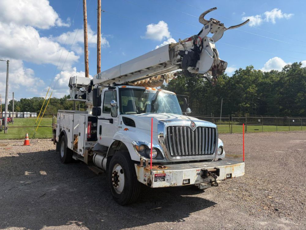 2012 Int'l 7300 4x2 Altec DC47BR Digger Derrick Truck