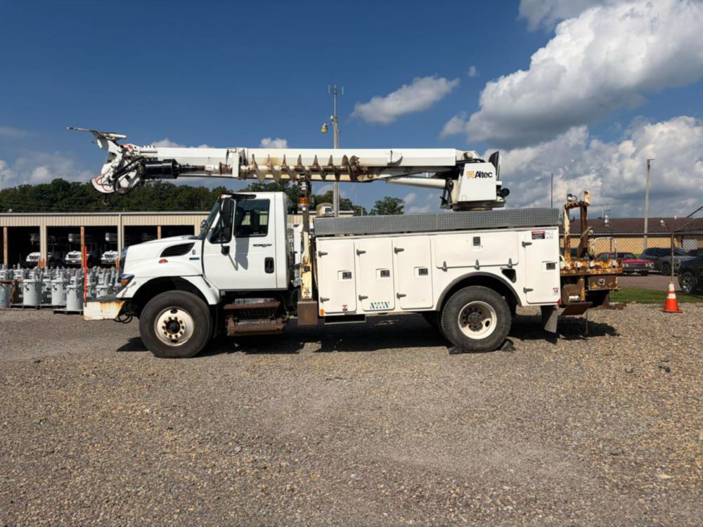 2012 Int'l 7300 4x2 Altec DC47BR Digger Derrick Truck