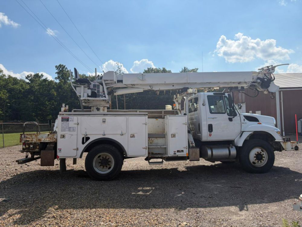 2012 Int'l 7300 4x2 Altec DC47BR Digger Derrick Truck