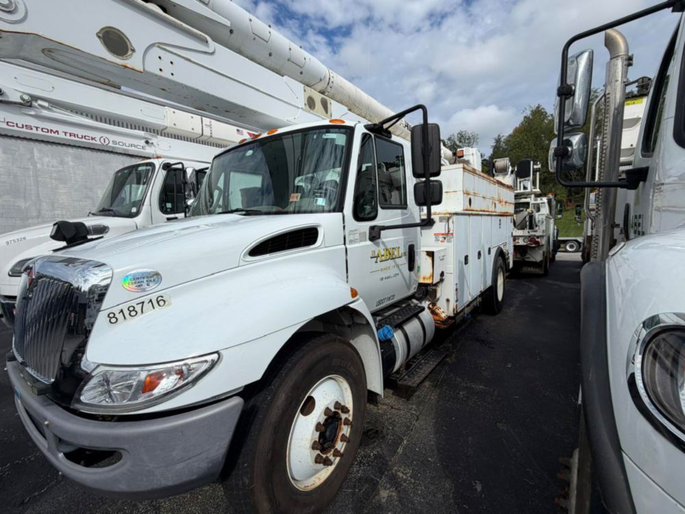 2017 Int'l 4300 Altec AA55 Material Handler Bucket Truck