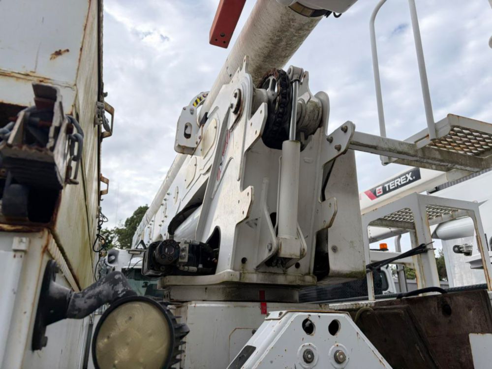 2017 Int'l 4300 Altec AA55 Material Handler Bucket Truck