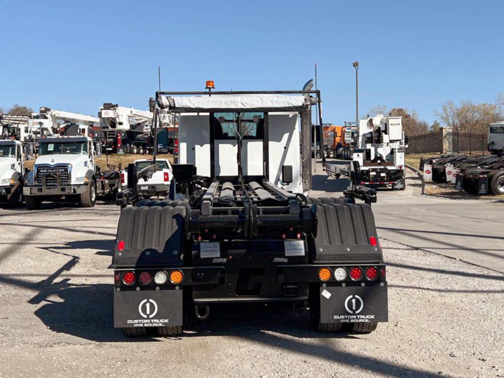 2026 Peterbilt 548 6x4 Galbreath U5-EH-174 Roll-Off Truck