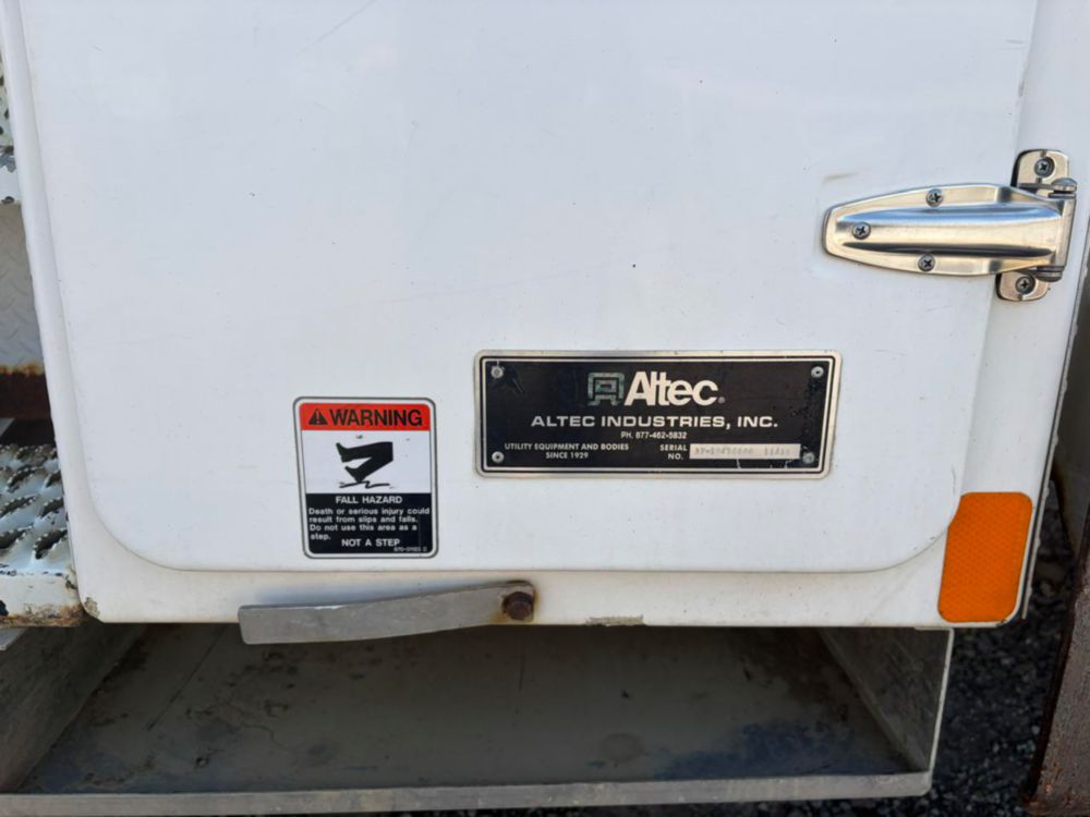 2012 Int'l 7300 4x2 Altec DC47BR Digger Derrick Truck