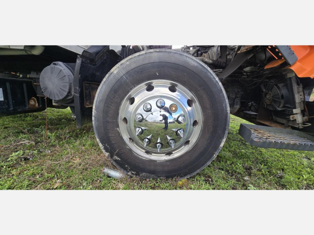 2007 GMC T-6500 Diesel 4x2 Box Truck