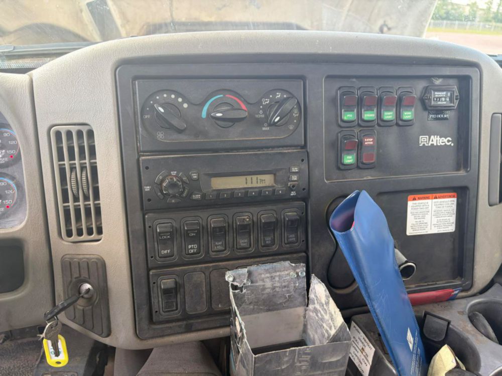 2012 Int'l 7300 4x2 Altec DC47BR Digger Derrick Truck