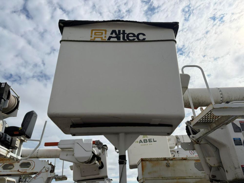 2017 Int'l 4300 Altec AA55 Material Handler Bucket Truck