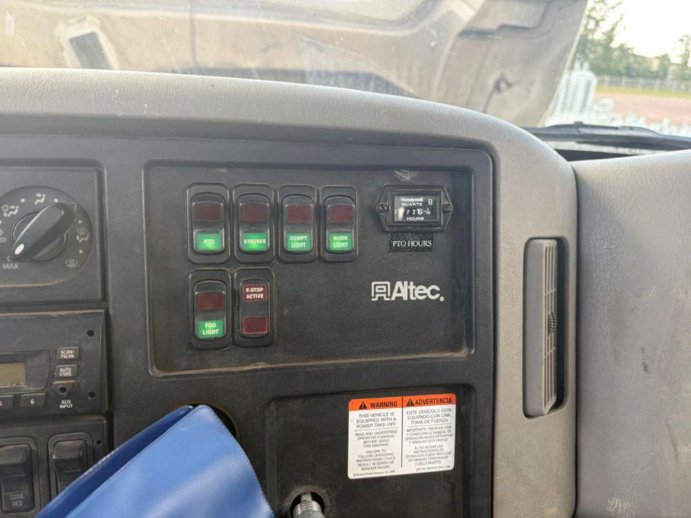 2012 Int'l 7300 4x2 Altec DC47BR Digger Derrick Truck