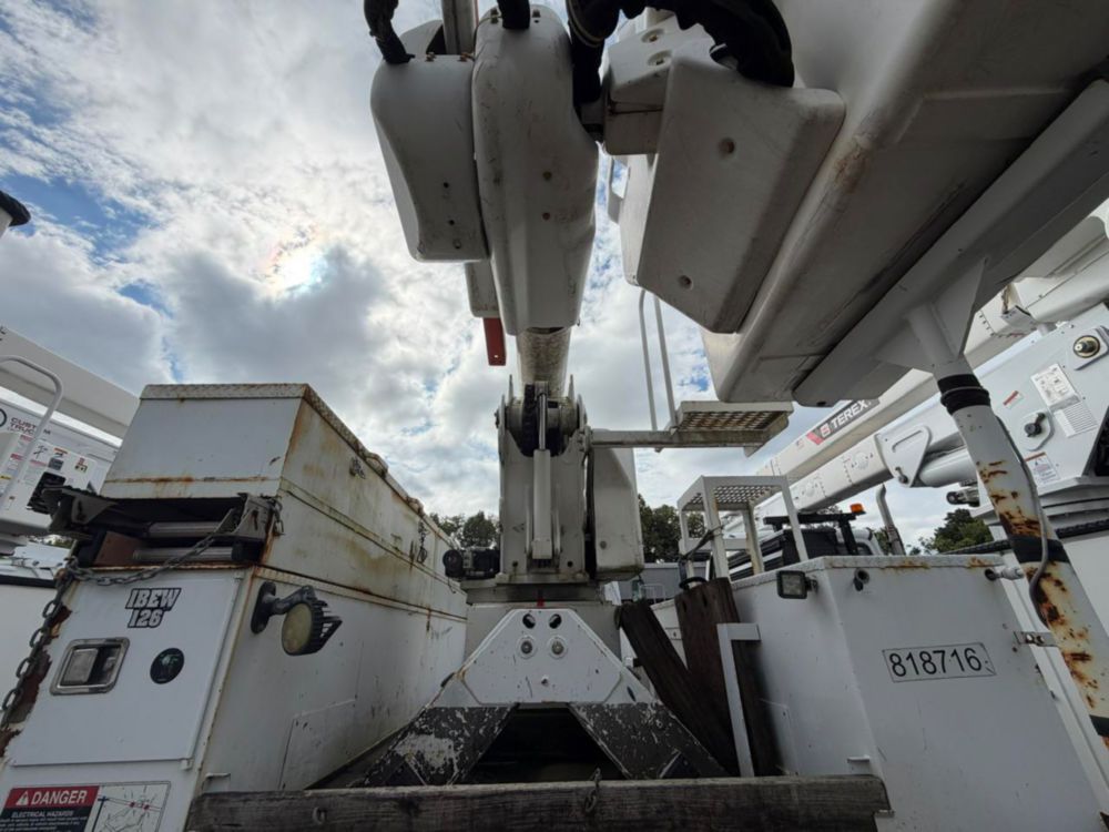 2017 Int'l 4300 Altec AA55 Material Handler Bucket Truck