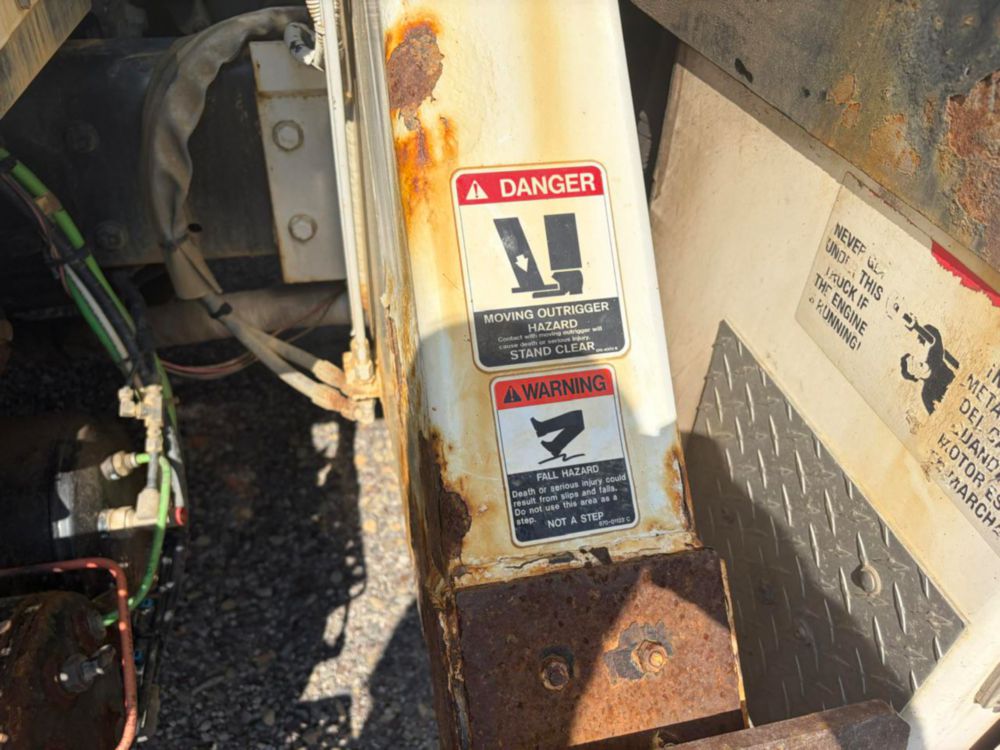 2012 Int'l 7300 4x2 Altec DC47BR Digger Derrick Truck