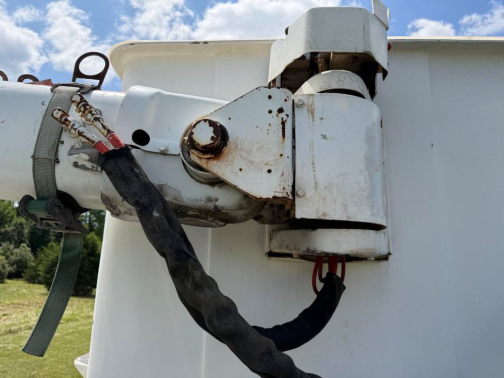 2002 Int'l 4300 Terex Bucket Truck