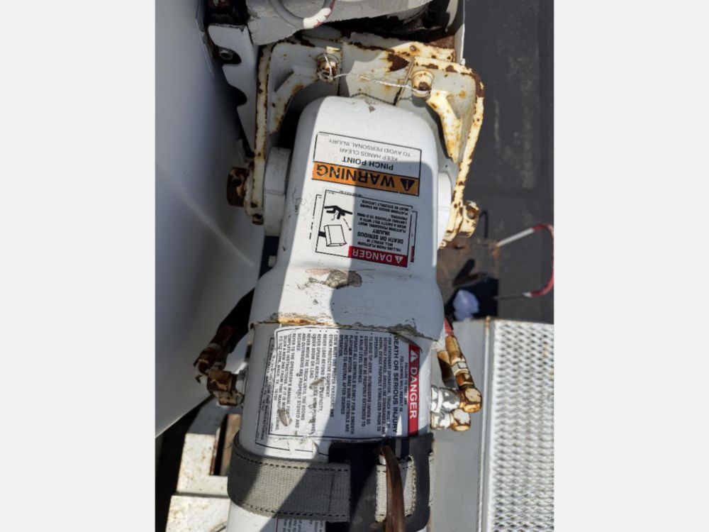 2002 Int'l 4300 Terex Bucket Truck