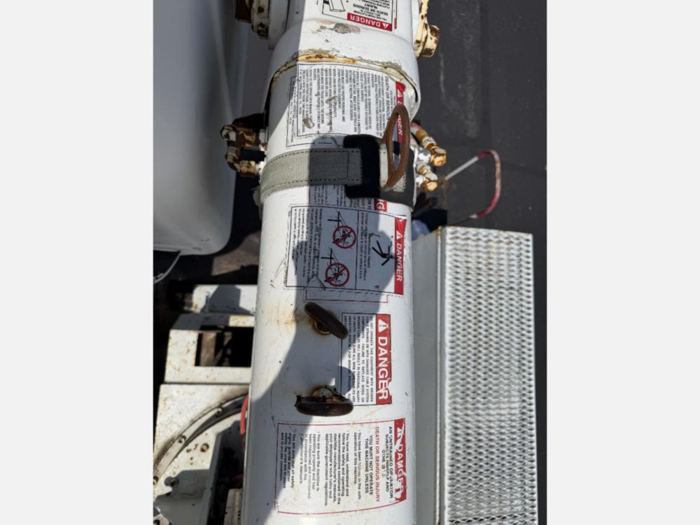 2002 Int'l 4300 Terex Bucket Truck
