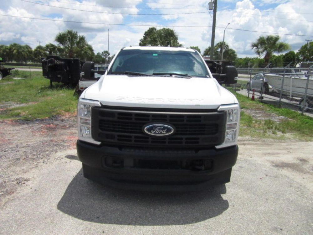 2023 Single Flatbed Truck