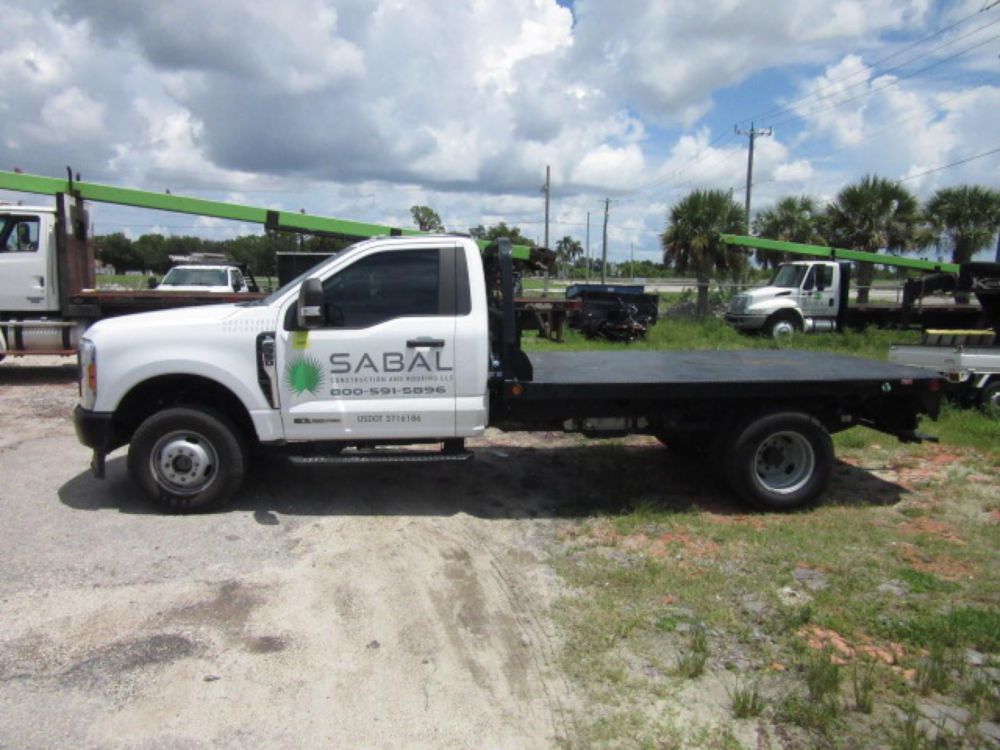 2023 Single Flatbed Truck