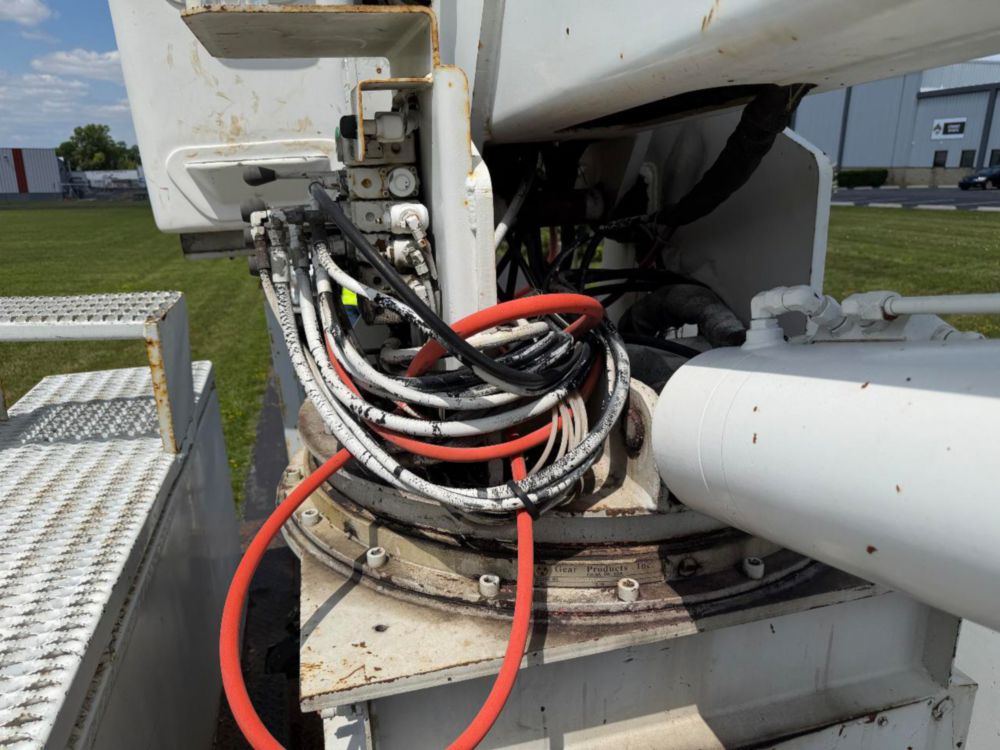 2002 Int'l 4300 Terex Bucket Truck