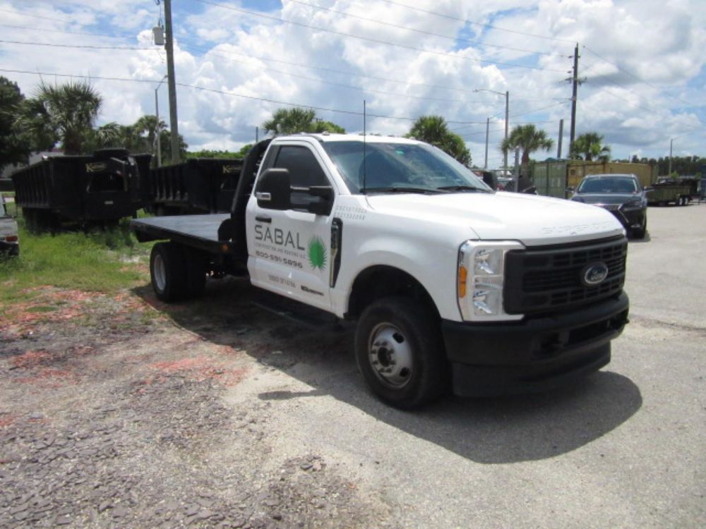 2023 Single Flatbed Truck