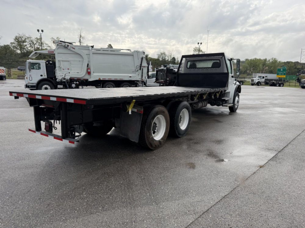 2020 Freightliner M2-112 24' Tandem Flatbed Truck