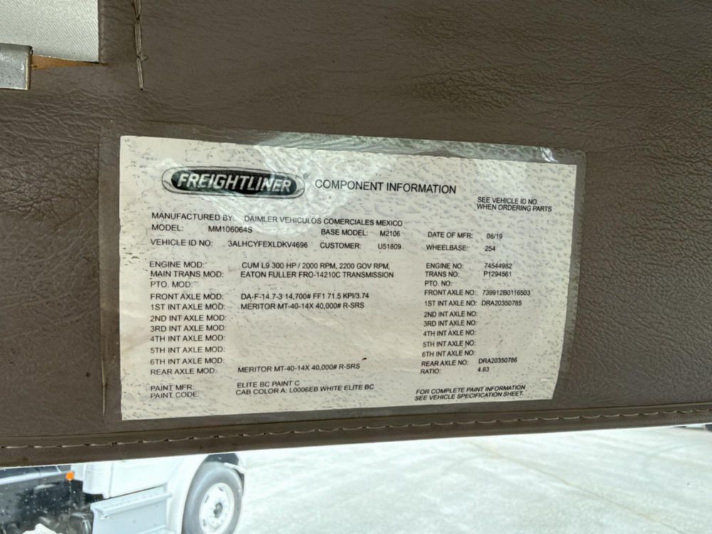2020 Freightliner M2-112 24' Tandem Flatbed Truck