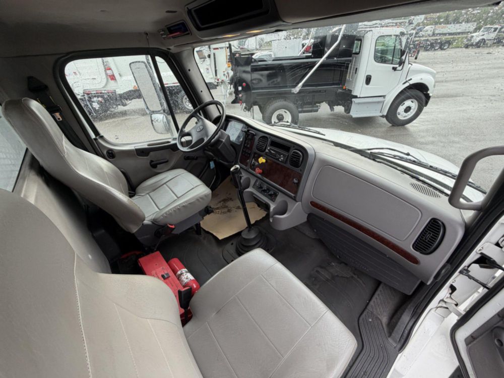 2020 Freightliner M2-112 24' Tandem Flatbed Truck