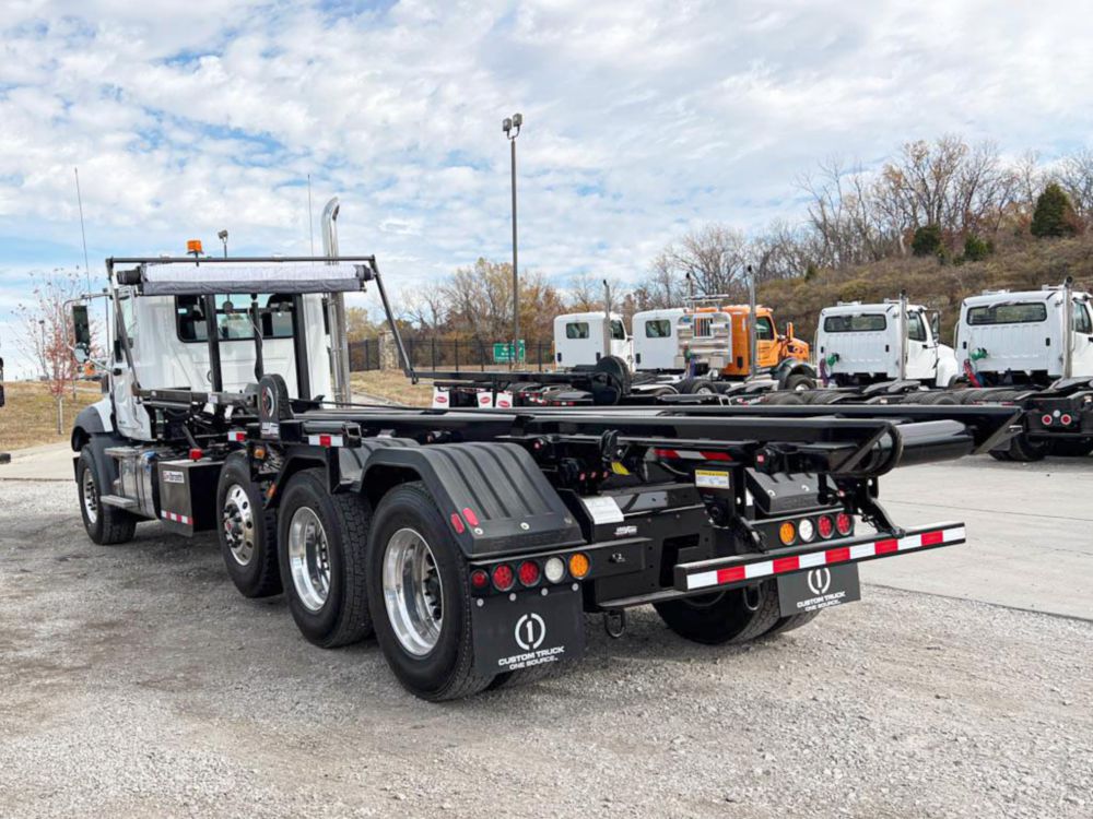 2025 Mack GR64BR 6x4 Galbreath U5-OR-174 Roll-Off Truck