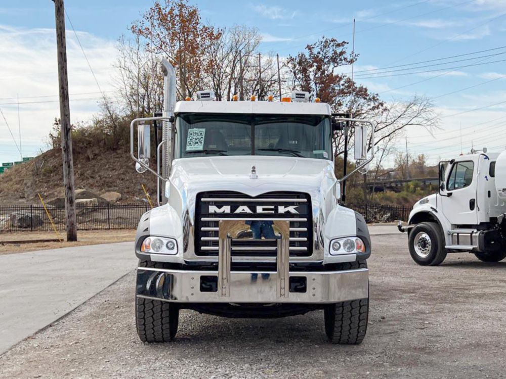 2025 Mack GR64BR 6x4 Galbreath U5-OR-174 Roll-Off Truck