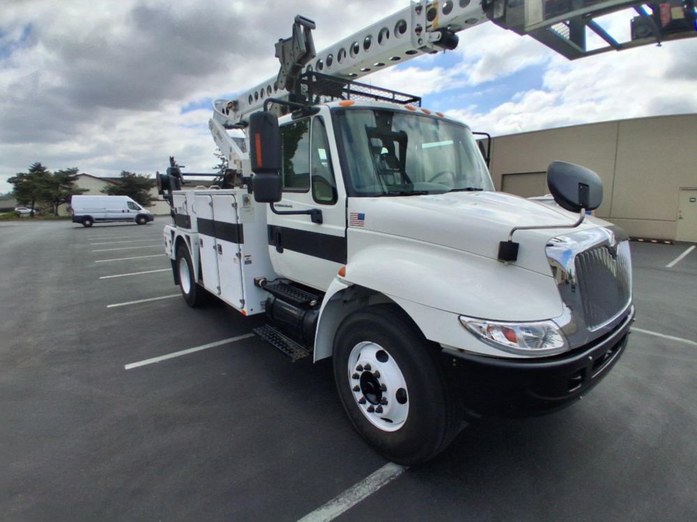 2007 Int'l 4300 Altec Cable Placer Truck