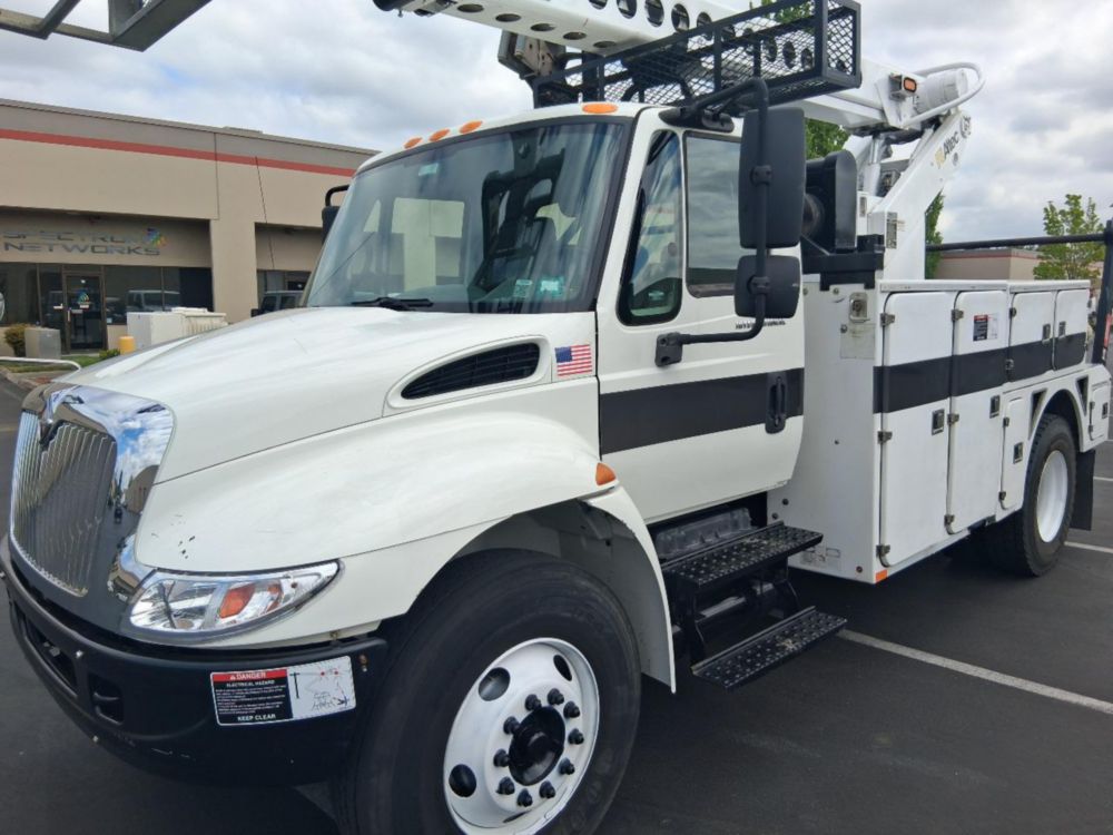 2007 Int'l 4300 Altec Cable Placer Truck