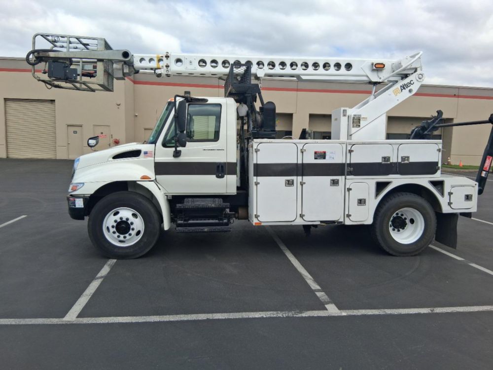 2007 Int'l 4300 Altec Cable Placer Truck