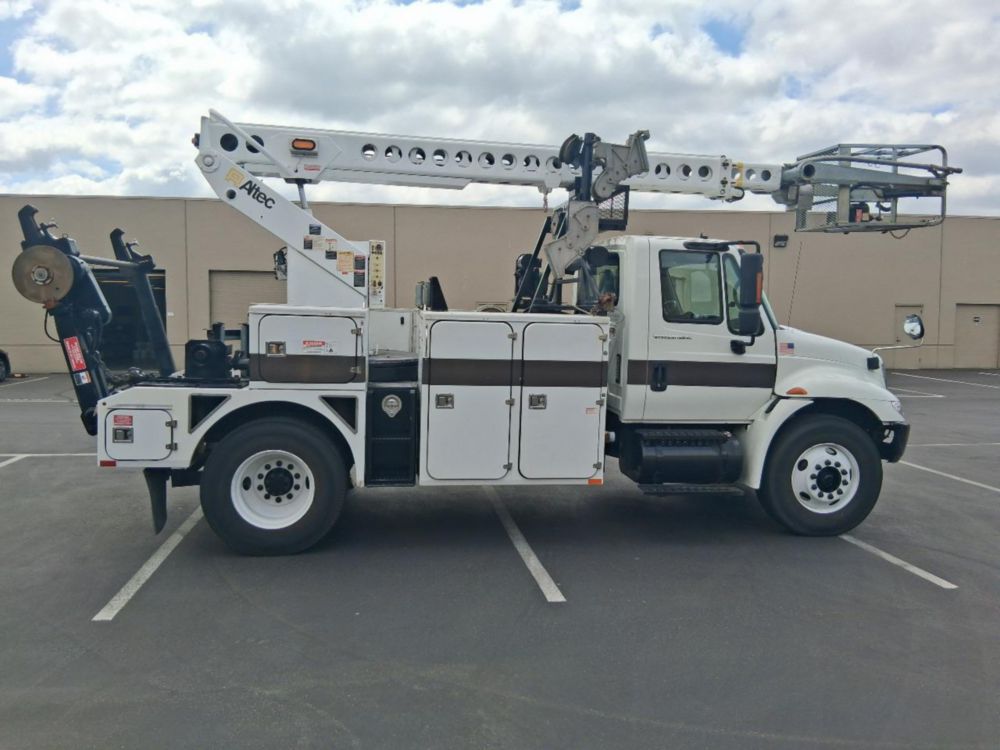 2007 Int'l 4300 Altec Cable Placer Truck