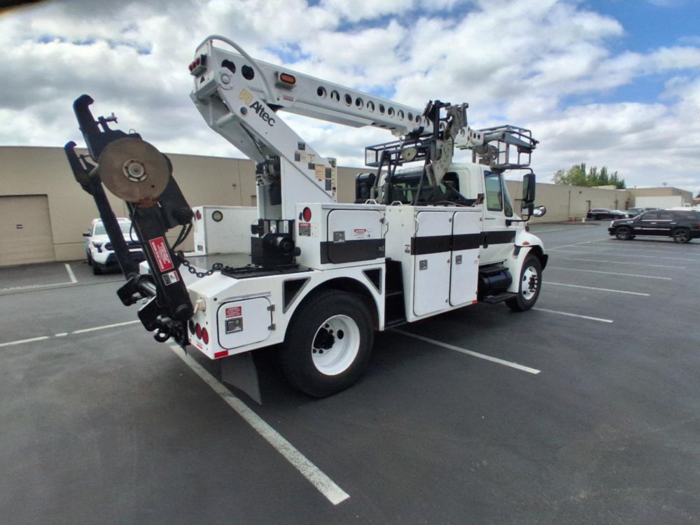 2007 Int'l 4300 Altec Cable Placer Truck