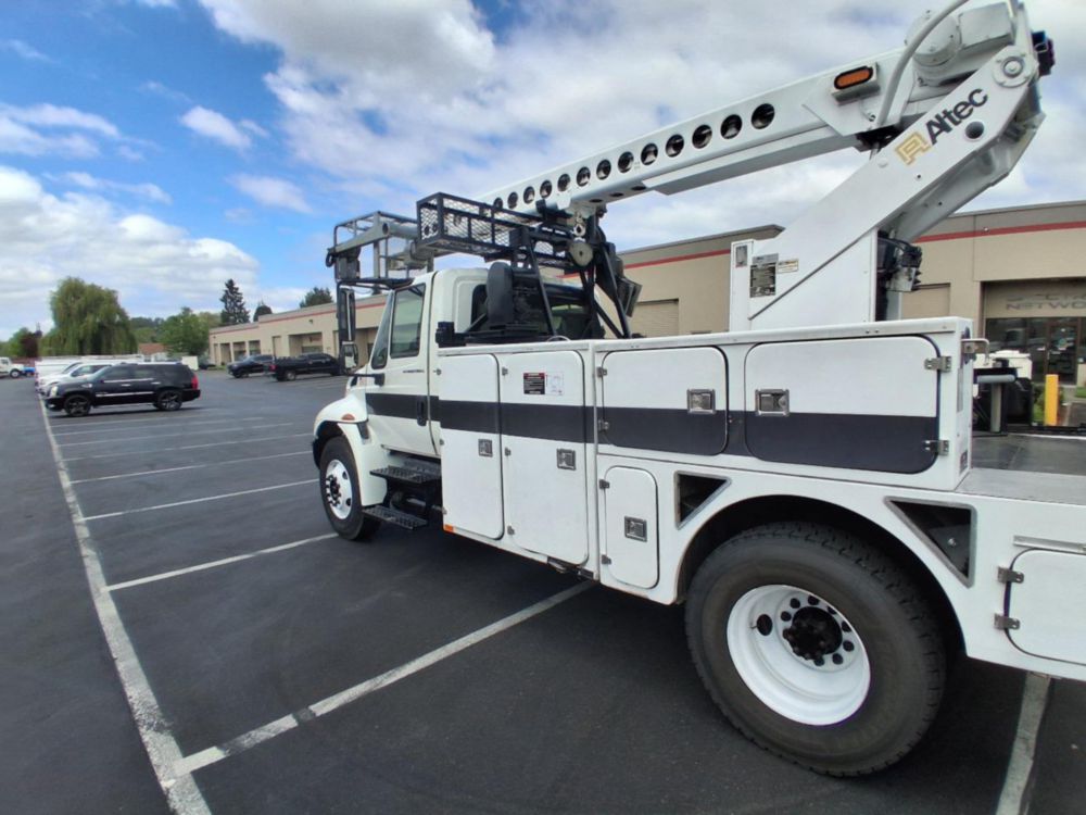 2007 Int'l 4300 Altec Cable Placer Truck