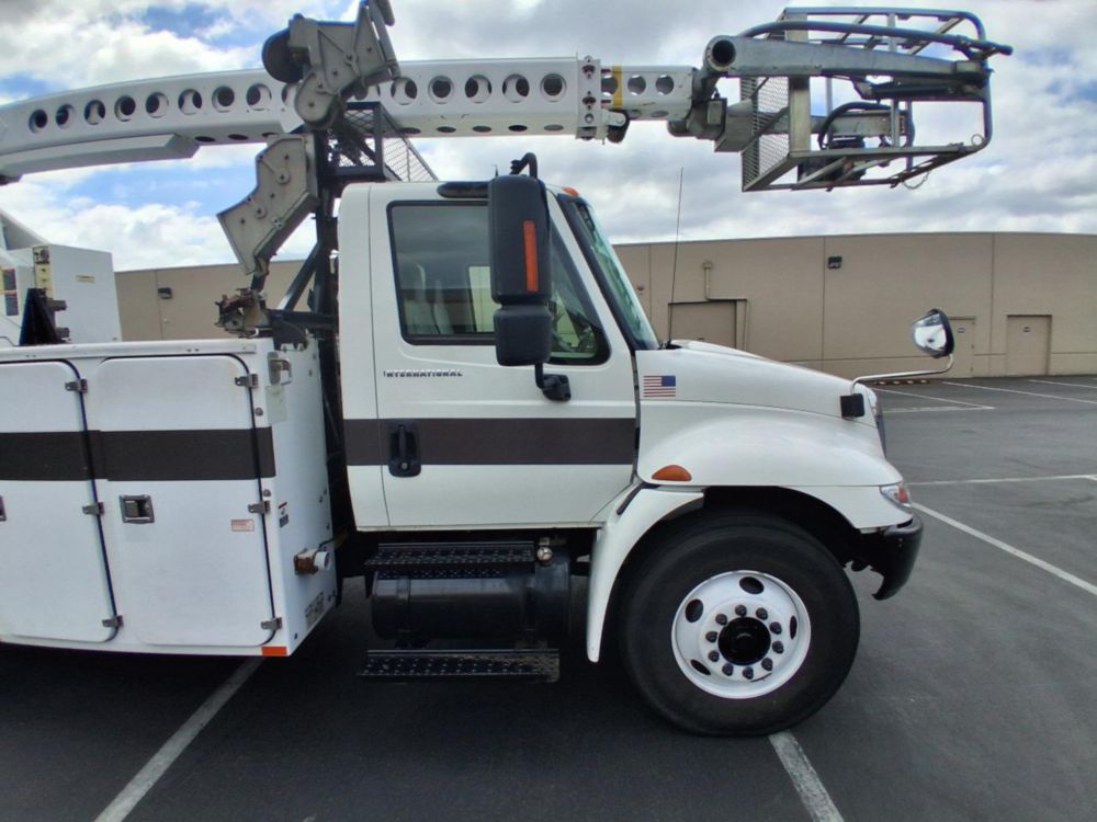 2007 Int'l 4300 Altec Cable Placer Truck