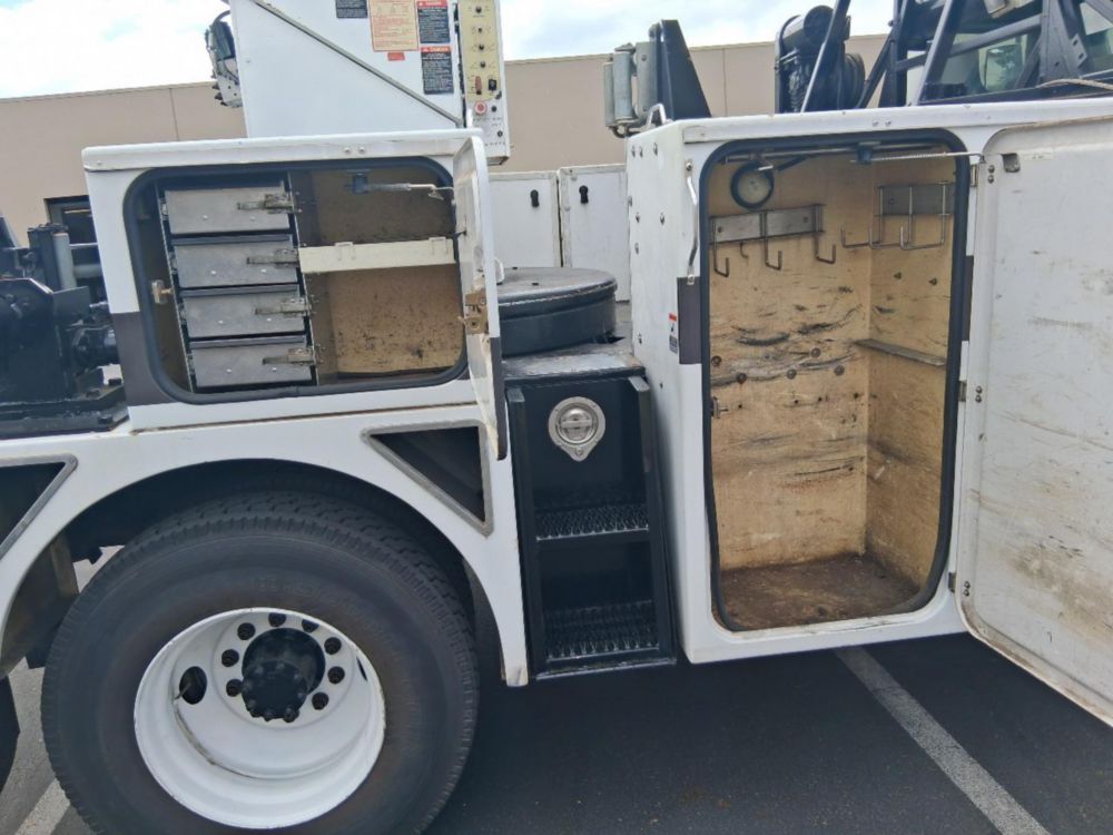 2007 Int'l 4300 Altec Cable Placer Truck