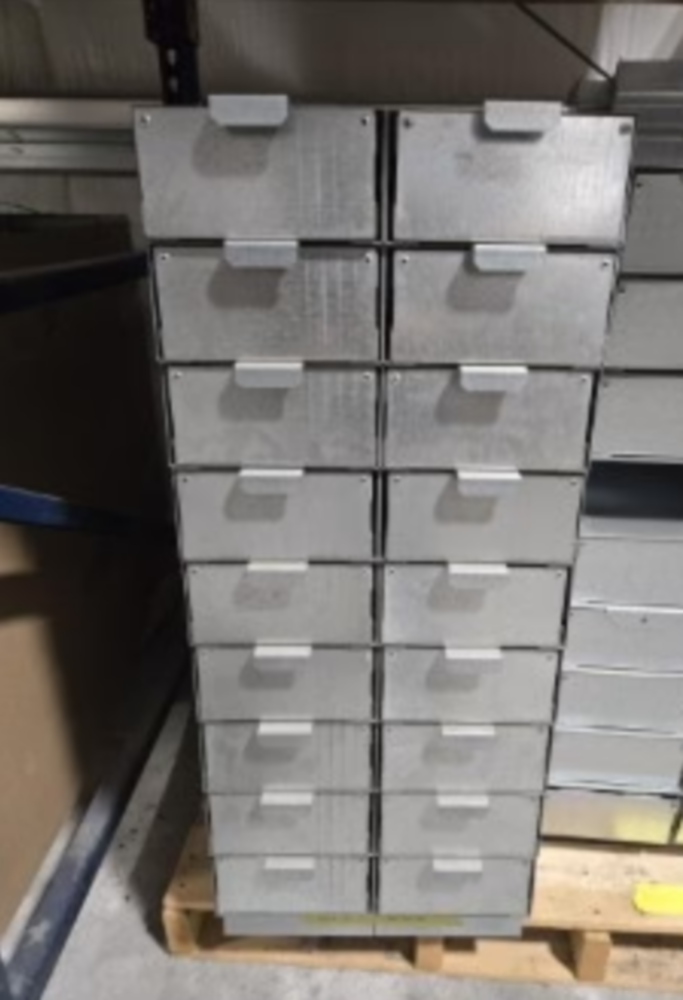 18 BOLT DRAWER SET WITH BASE