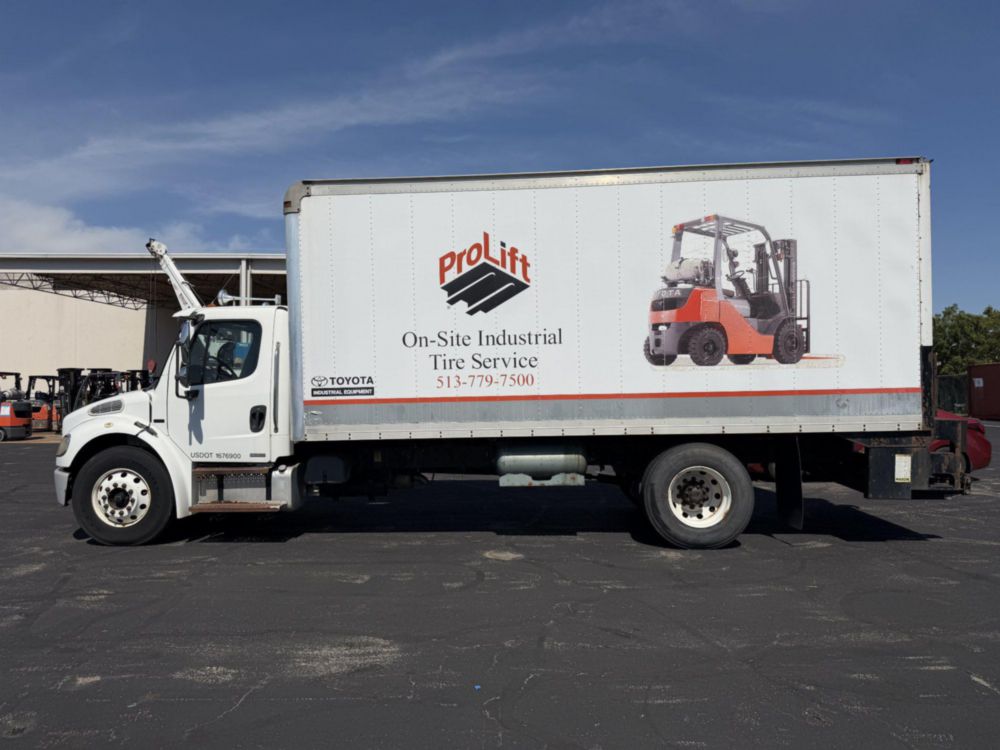 2007 Freightliner M2 Under CDL Box Truck