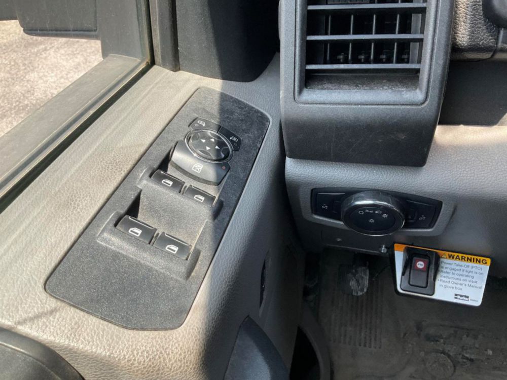 2017 Ford F-550 Crew Cab Flatbed Truck