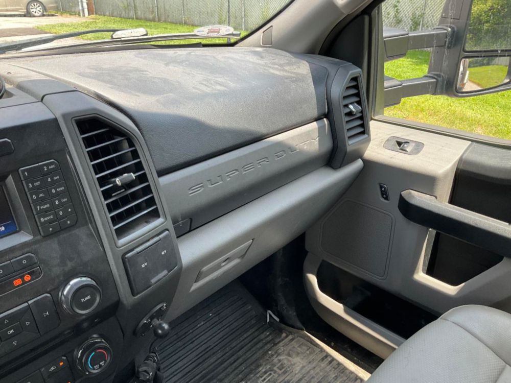 2017 Ford F-550 Crew Cab Flatbed Truck