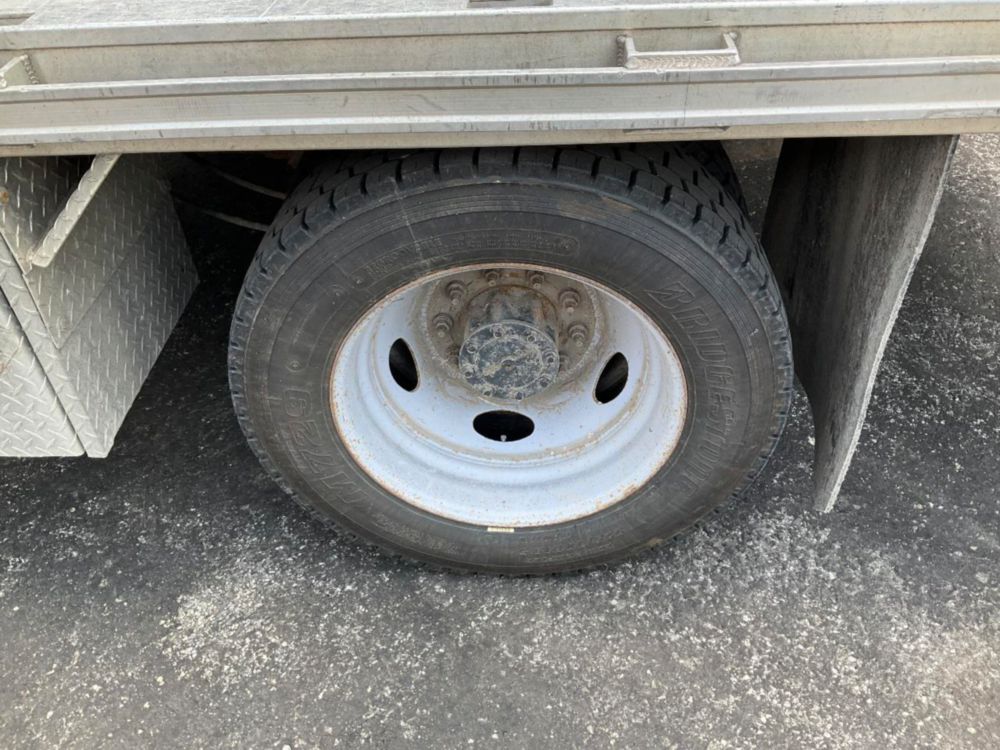 2017 Ford F-550 Crew Cab Flatbed Truck