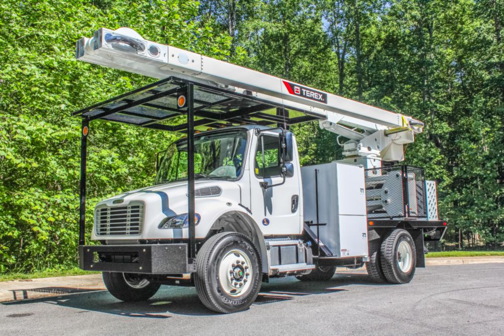 70 ft Insulated AWD Forestry Bucket Truck