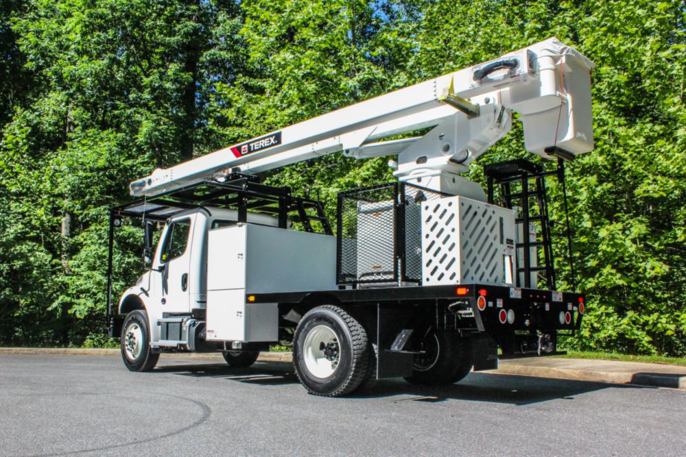 70 ft Insulated AWD Forestry Bucket Truck