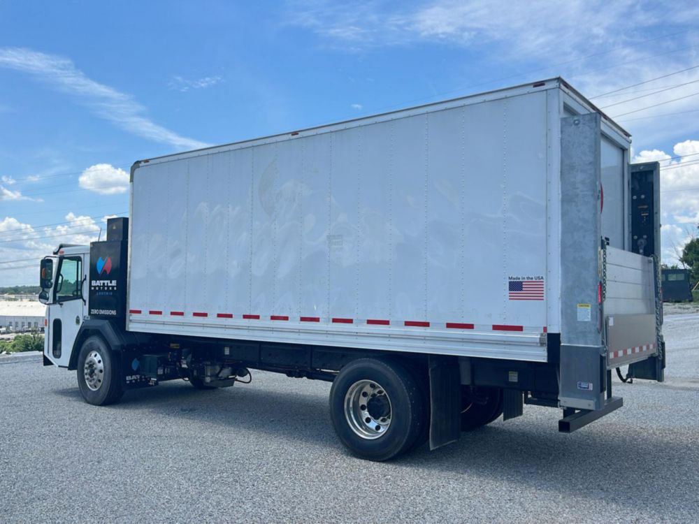 2023 Battle Motors LNT 4x2 20' Box Truck