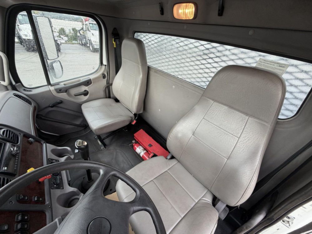 2020 Freightliner M2-112 24' Tandem Flatbed Truck