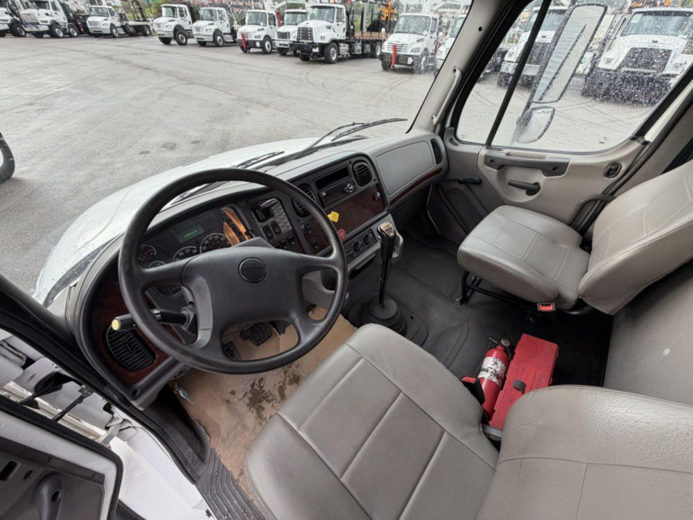 2020 Freightliner M2-112 24' Tandem Flatbed Truck