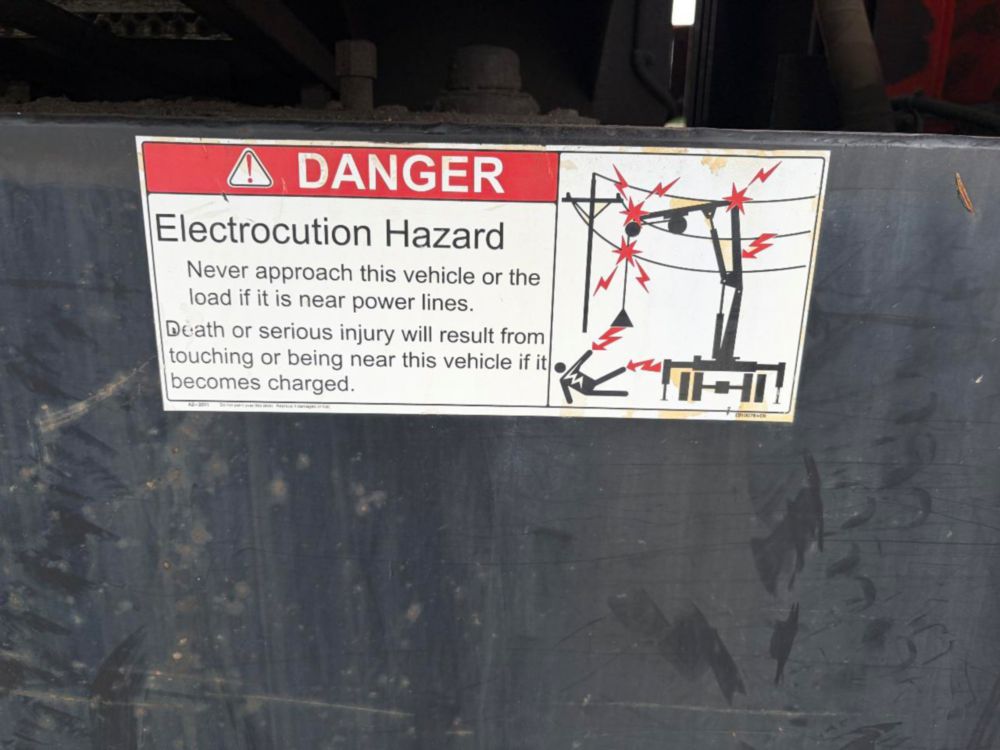 2016 Quad Serco 230 Grapple Truck